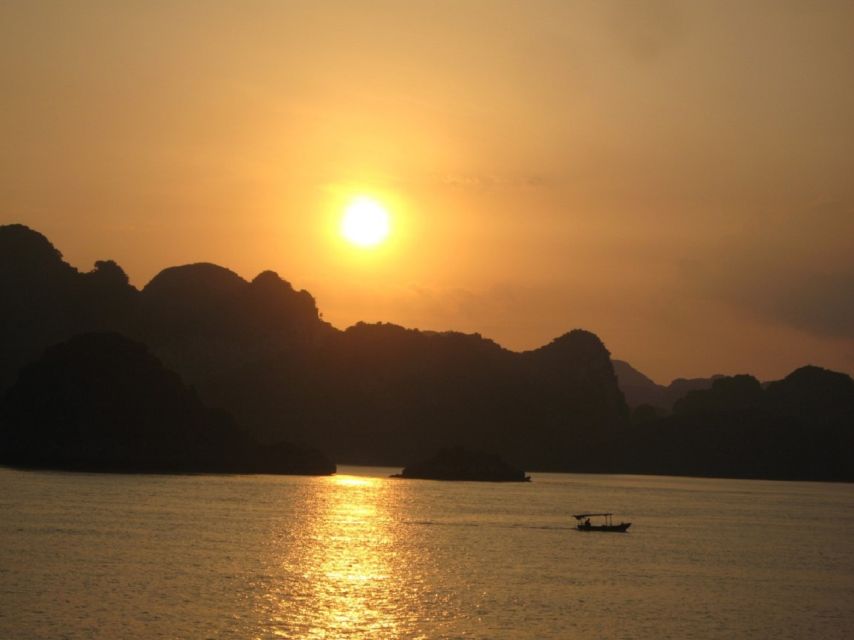 From Hanoi: 5-Star Halong Bay Cruise & Private Balcony Cabin