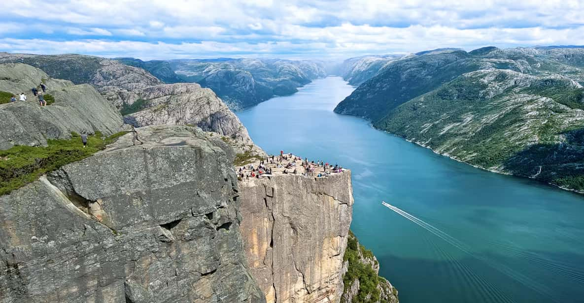 From Haugsund: Preikestolen (Pulpit Rock) Guided Day Trip