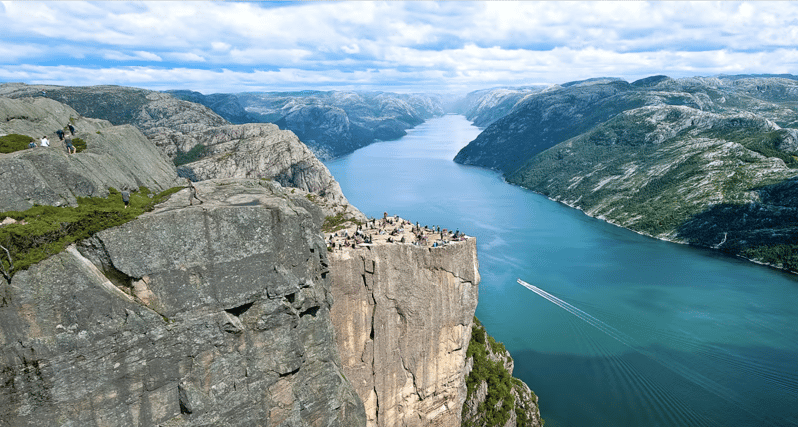 From Haugsund: Preikestolen (Pulpit Rock) Guided Day Trip - Hiking Experience