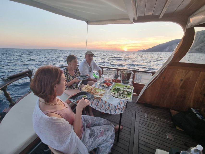 From La Spezia: Cinque Terre Boat Tour With Lunch and Wine