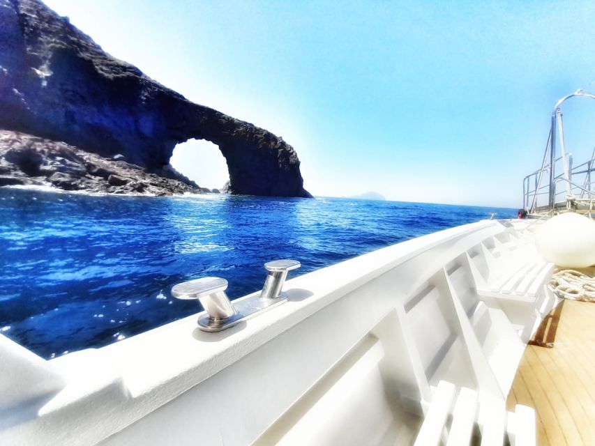 From Lipari: Lipari and Salina Full Day Sightseeing Cruise