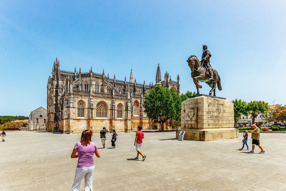 From Lisbon: Fatima, Obidos, Batalha, and Nazaré Group Tour