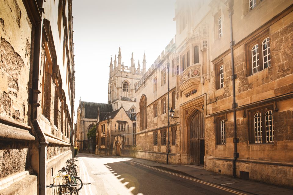 From London: Windsor, Stonehenge, Bath & Oxford 2-Day Tour