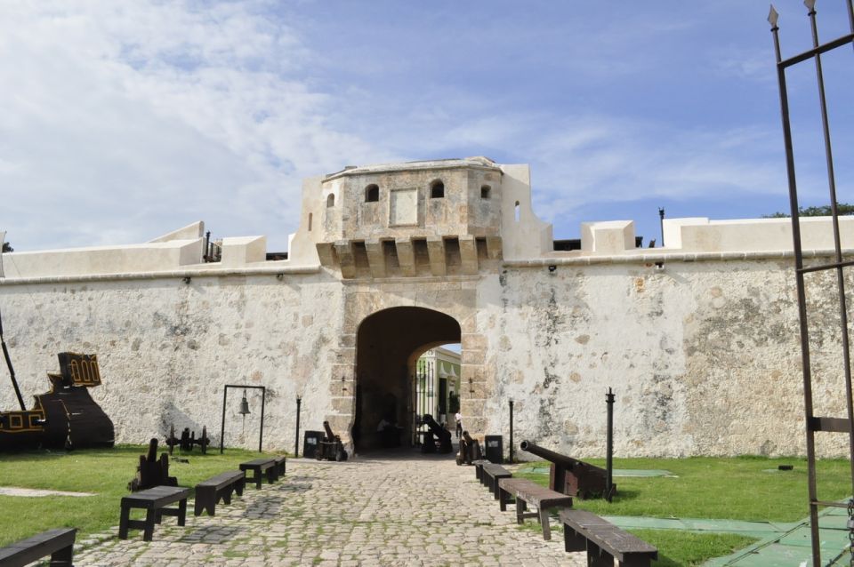 From Merida: Edzna & City Tour Campeche Guided Tour