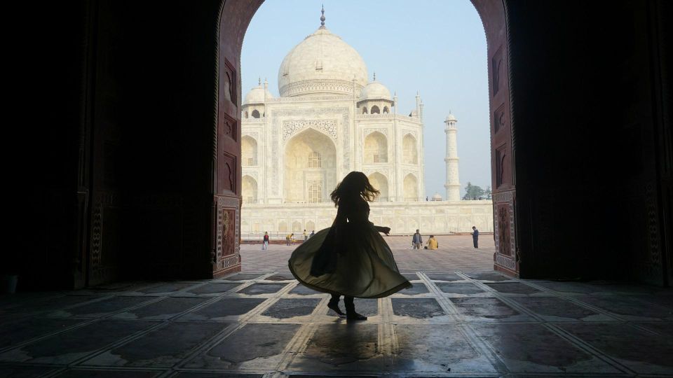 From Mumbai: Overnight Taj Mahal Tour With Flight & Hotel