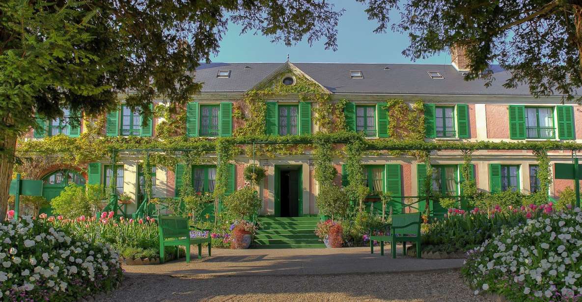 From Paris: Giverny and Versailles Private Full-Day Trip