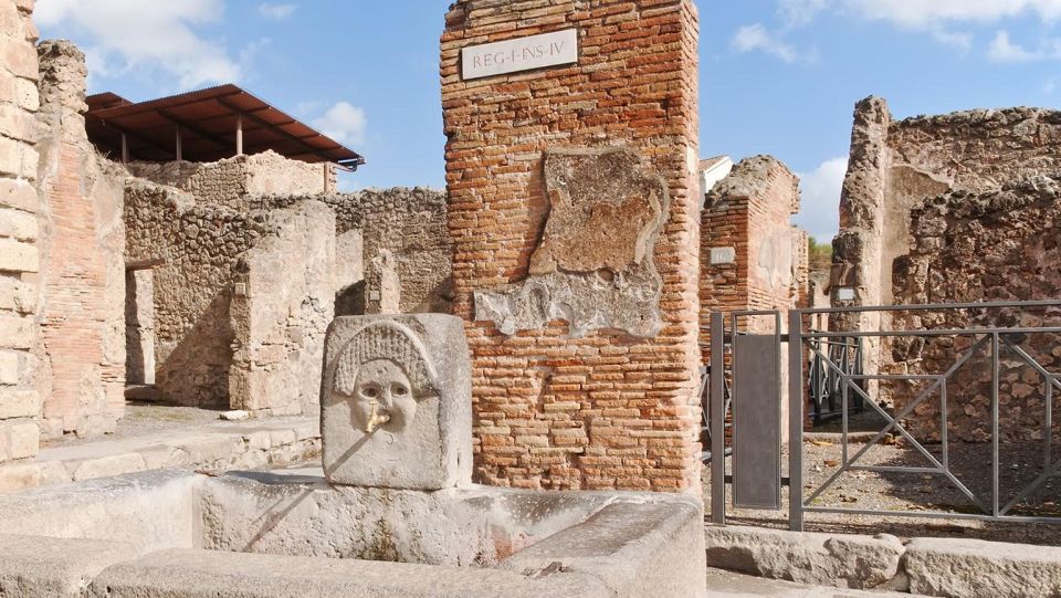 From Pompeii: Walking Tour With Guide in the Excavations