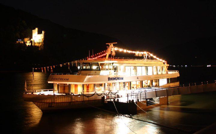 From Rüdesheim: 2-hour Christmas Boat Tour on the Rhine