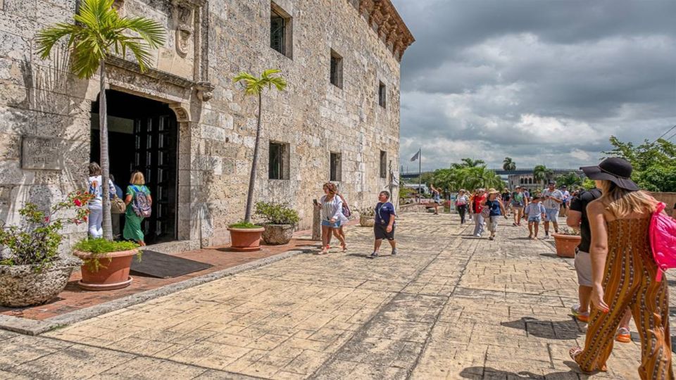 From Santo Domingo: Full Day Historical Tour With Lunch