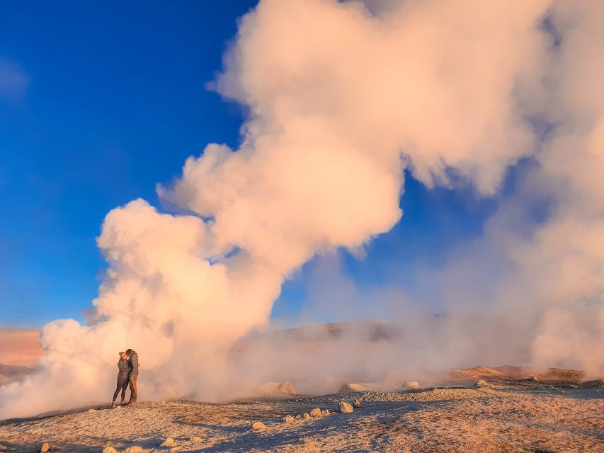 From Uyuni: Red Lagoon & Uyuni Salt Flats 3-Day Guided Tour