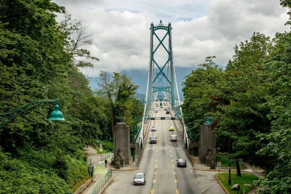 From Vancouver: Lighthouse Park & Horseshoe Bay Hiking Tour