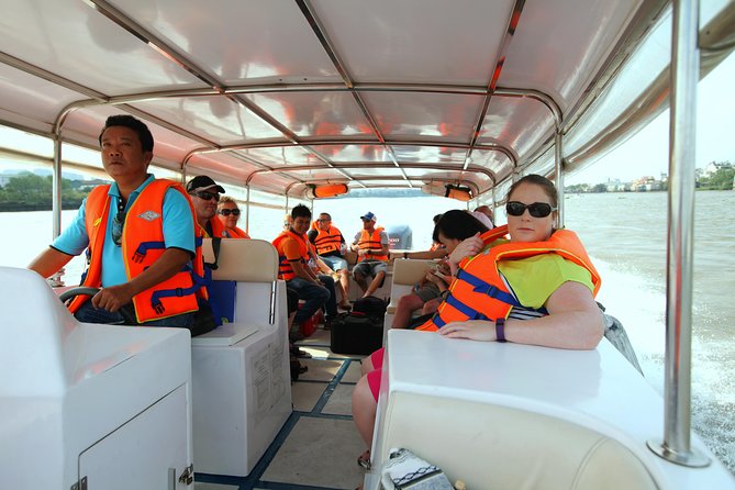 Full-Day Tour in the Cu Chi Tunnels With a Luxury Speed Boat - Inclusions