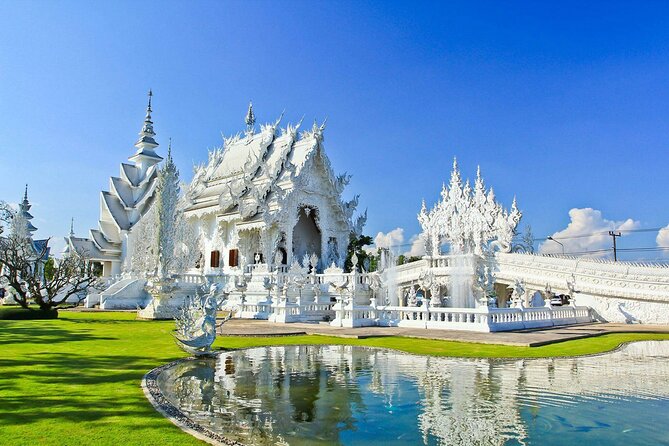 Full Day Tour White Temple Black House and Blue Temple With Lunch