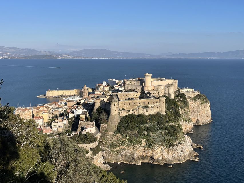 Gaeta: Guide Boat Tour of Peninsula