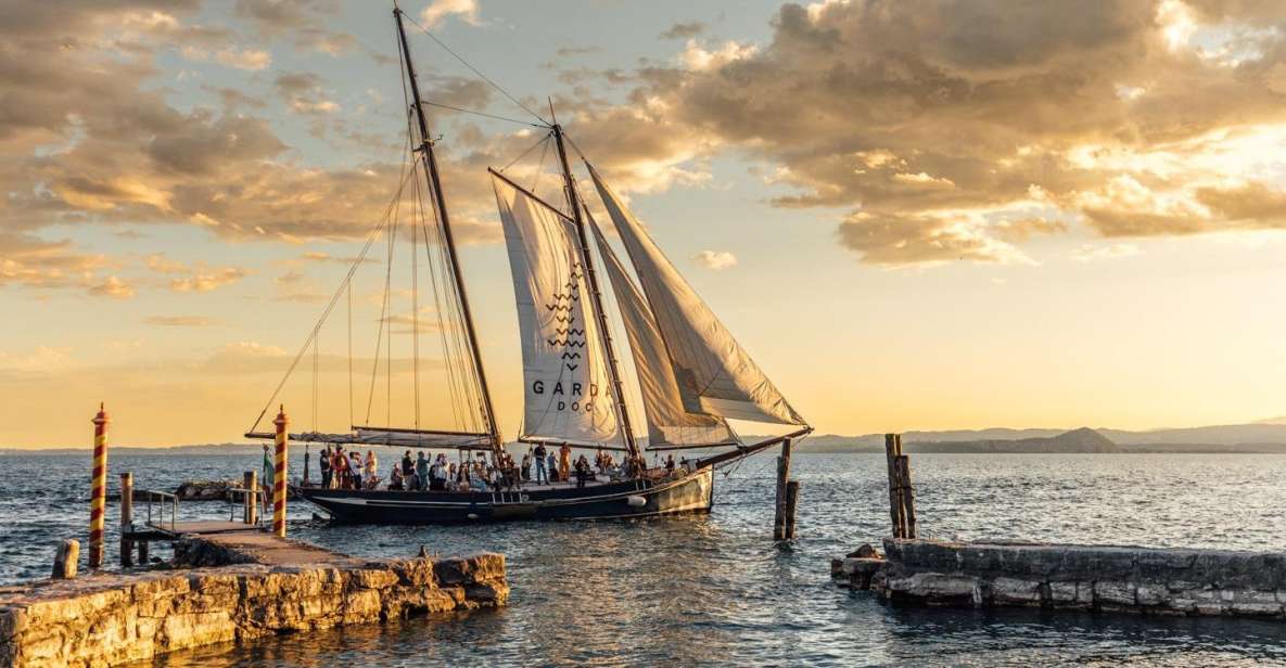 GALA DINNER CRUISE ON HISTORICAL SAILBOAT - Unique Features of the Sailboat