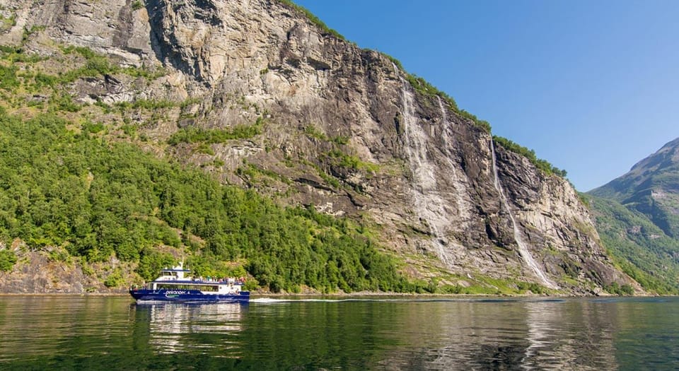 Geiranger: Geirangerfjord Sightseeing Boat With Audio Guide