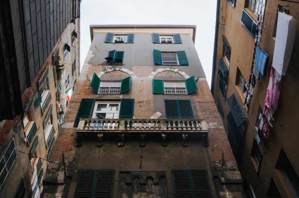 Genoa: Tour of Historic Stores With Tastings and Aperitivo