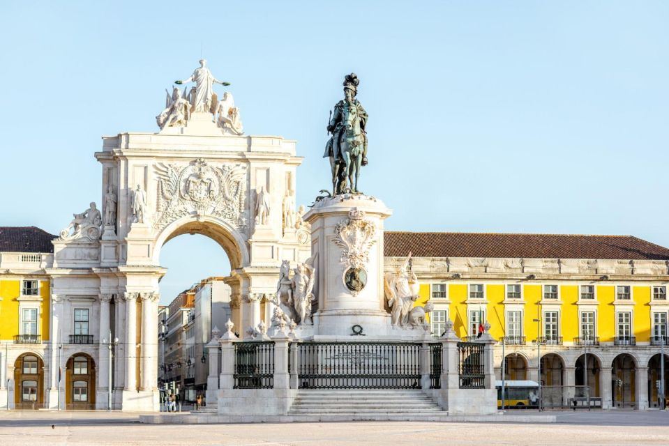 Getting to Know Lisbon With a Local | 2h Tour on a Tuk-Tuk