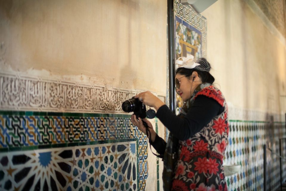 Granada: Alhambra and Nasrid Palaces Private Tour