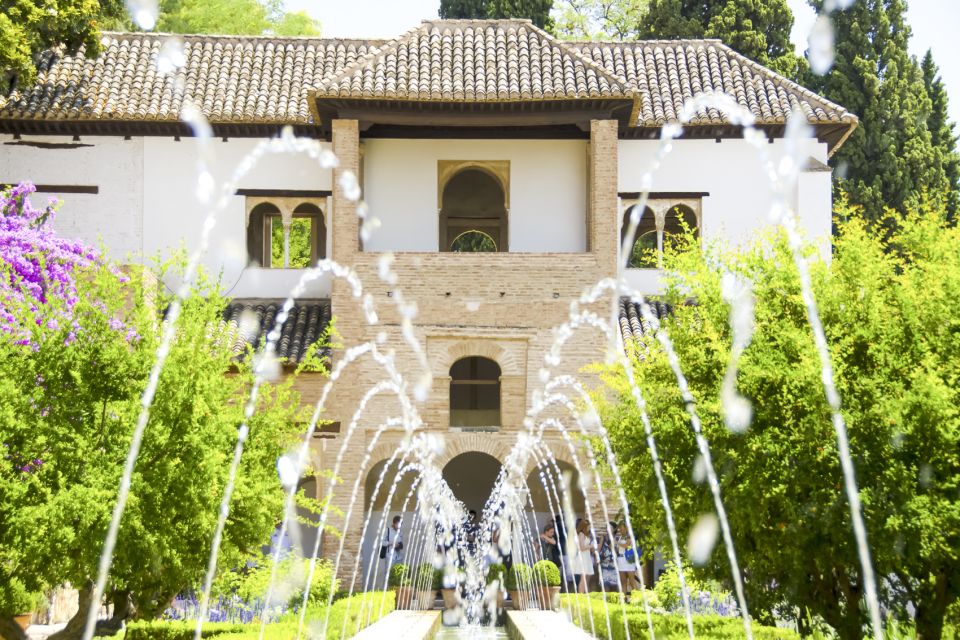 Granada: Alhambra, Nasrid, and Generalife Private Tour