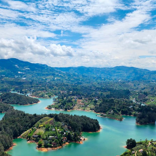 Guatapé & Peñol Rock Day Group Tour