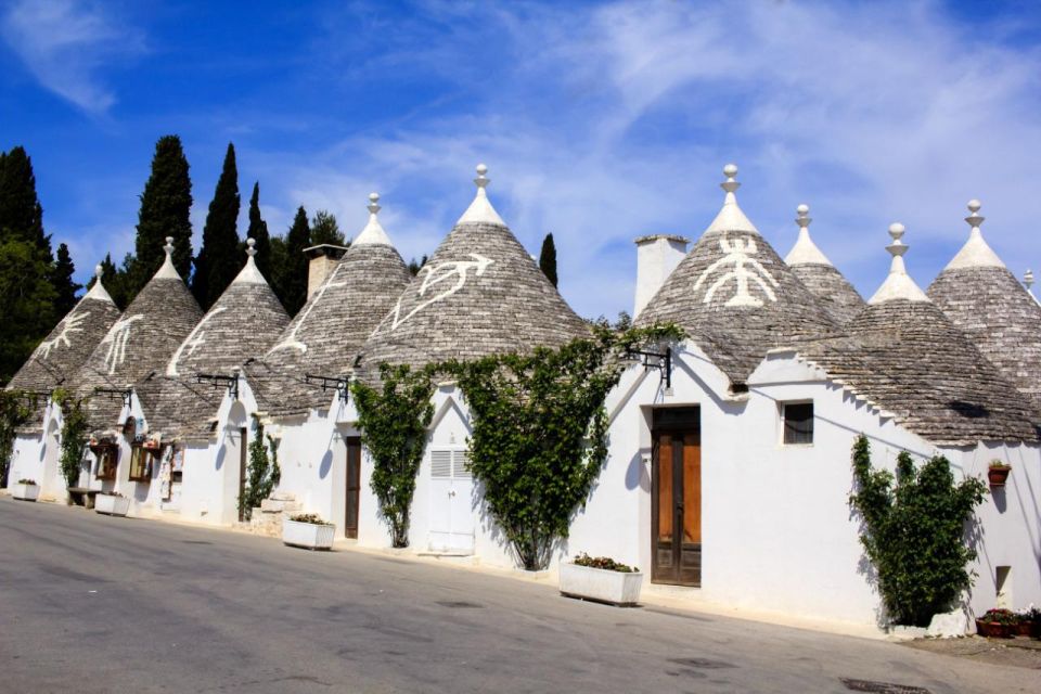 Guided Alberobello Walking Tour for Couples