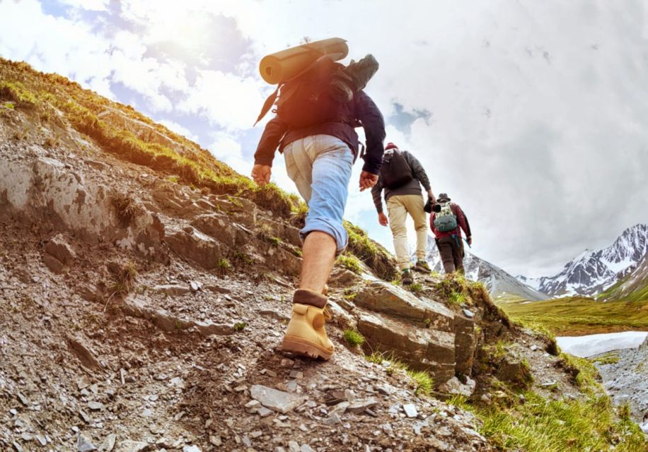 Guided Lama Dugh Hike in Manali