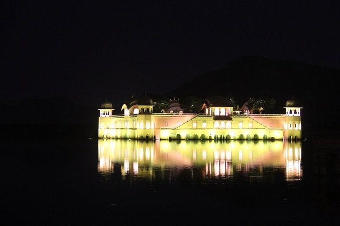 Guided Night Tour of Jaipur With Optional Street Food Tasting