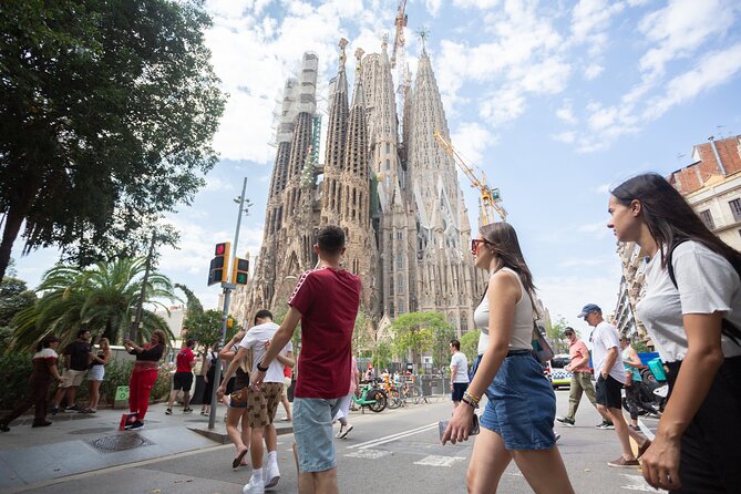 Guided Tour Sagrada Familia and Park Guell - Overview of the Tour