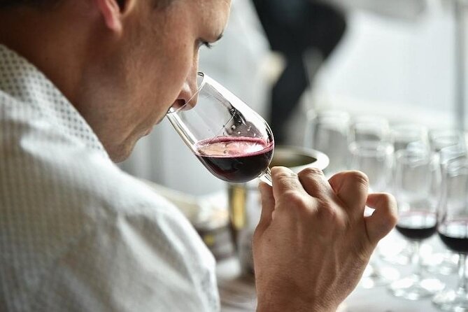 Guided Wine Tour in Old Town Napoli