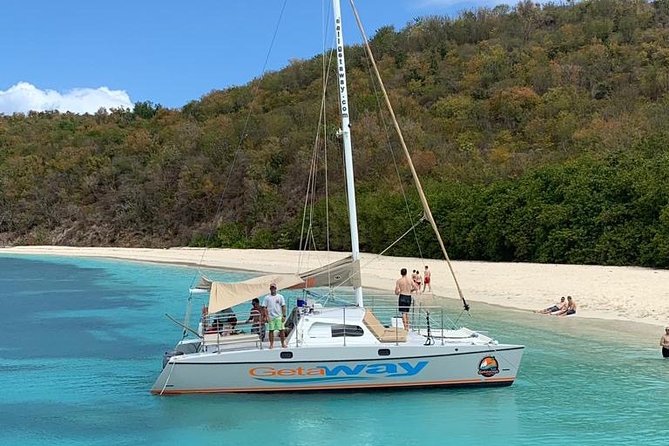 Half-Day Catamaran Tour in Cayos De La Cordillera With Lunch