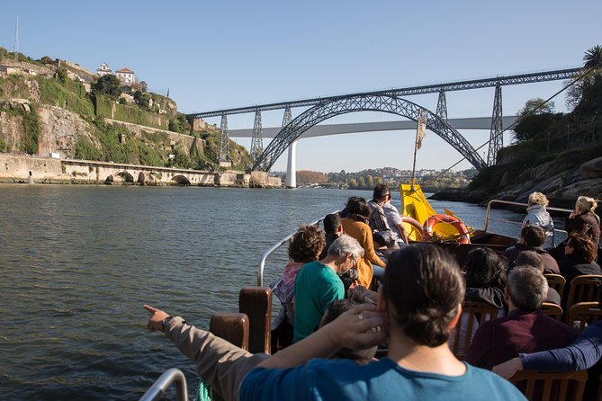 Half Day City Tour With Six Bridges Cruise and Wine Tasting - Itinerary Highlights