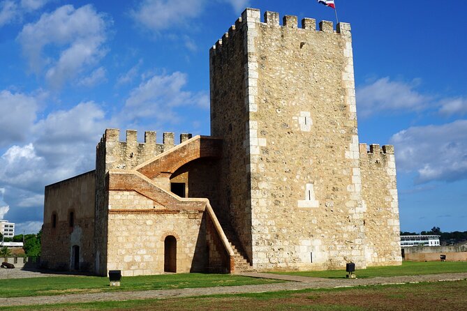 Half Day Excursion Colonial Zone Lighthouse to Colón and Tres Ojos From Santo Domingo
