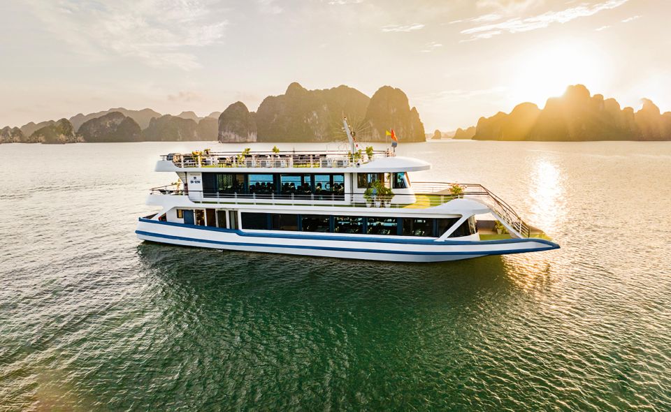 Halong Bay Luxury 5* Cruise With Kayaking & Lunch Buffet