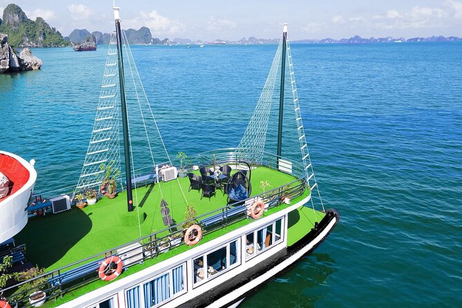 Halong Bay Luxury Day Cruise – Buffet Lunch – Express Transfer