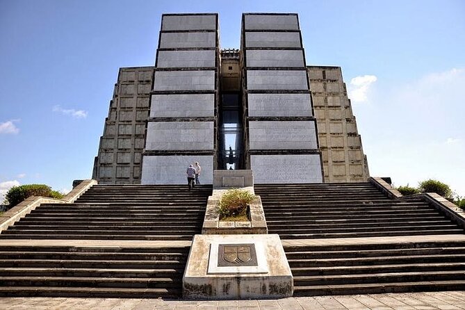 Historical Tour of Santo Domingo and 3 Eyes Caves With Lunch