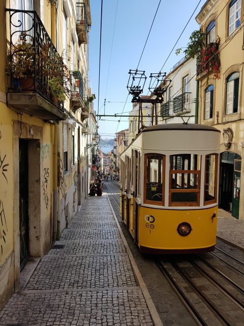 Historical Tuk-Tuk Tour in Lisbon