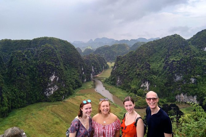 Hoa Lu - Mua Cave - Tam Coc/Trang An - DELUXE Small Group Tour - Exploring Mua Cave