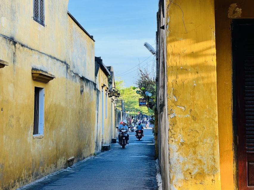 Hoi An: Guided Tour of Town and Fish Market With Breakfast