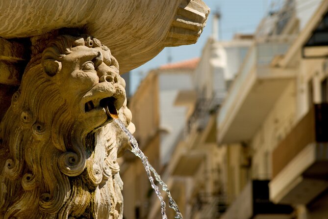 Hop-On Hop-Off Sightseeing Bus Tour in Heraklion