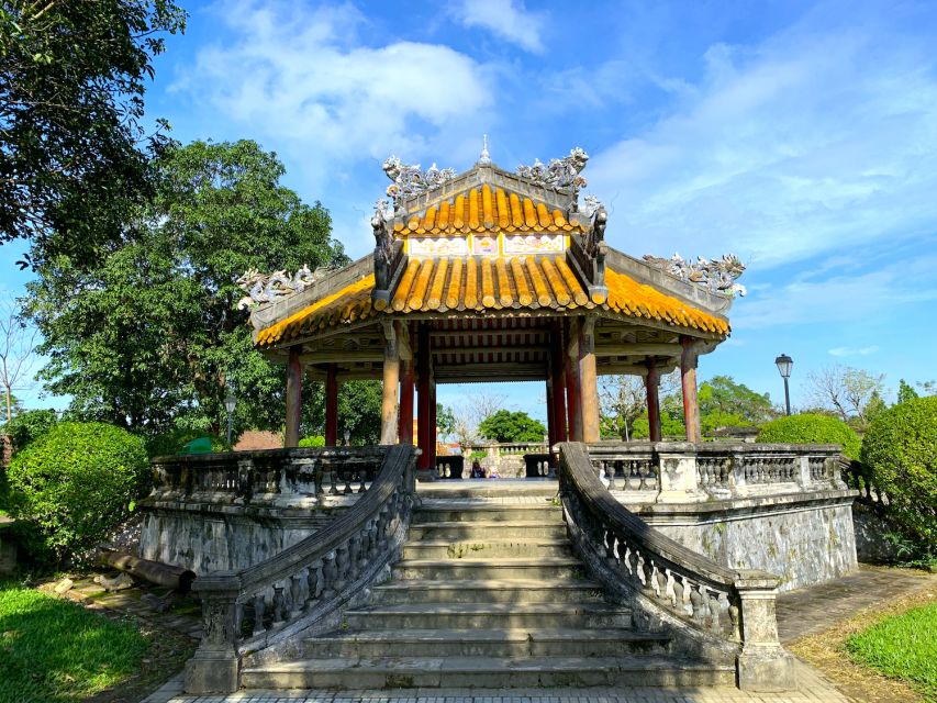 Hue: City Highlights and Craft Villages Tour With Lunch