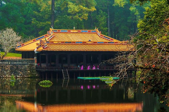 Hue Sightseeing Tombs and Pagoda With Private Driver