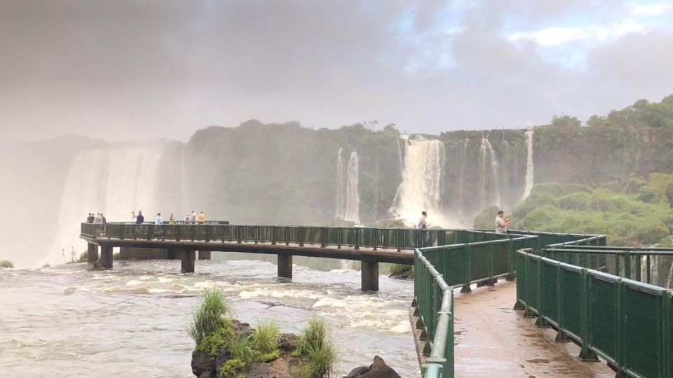 Iguassu Waterfalls: 1 Day Tour Brazil and Argentina Sides