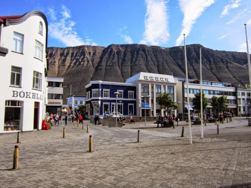 Isafjordur: Hop-on Hop-off Shuttle Bus Ticket