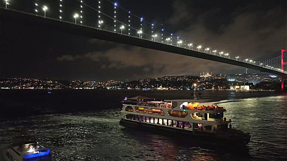 Istanbul: Bosphorus Dinner Cruise With Drinks & Turkish Show