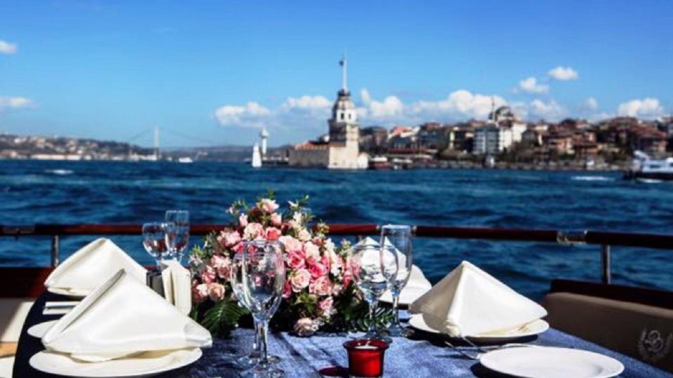 Istanbul: Old Town Tour and Bosphorus Lunch Cruise