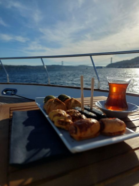 Istanbul Sunset Yacht Cruise on the Bosphorus With Transfer