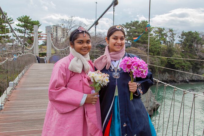 [Jeju] Hanbok Private Guide Tour & Photo Session in Beautiful Yongduam Rock,