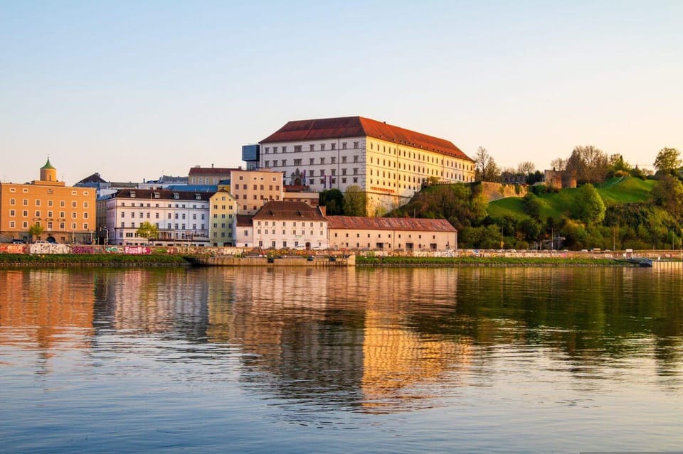 Joyful Family Walking Tour in Linz