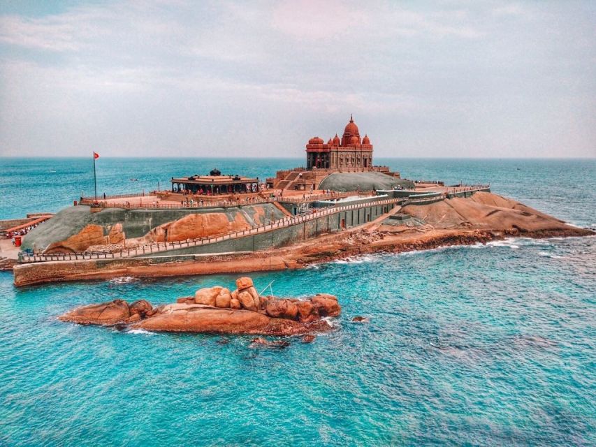 Kanyakumari: Guided Day Temple and Memorial Park Tour